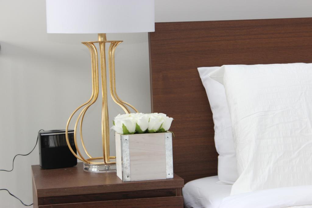 Atlas Suites- Furnished Apartments-College Street, Toronto Buitenkant foto